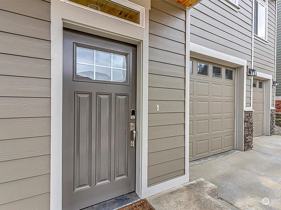 4th image of 9037 Triumph Avenue NE