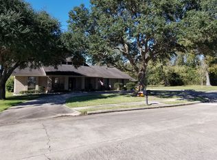 105 Featherstone Ct, Liberty, TX 77575