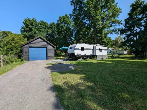 1198 Middle Rd, Willsboro, NY 12996