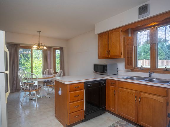 5th image of 7028 Sorghum Ln