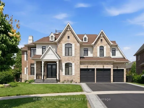 950 Fredonia Dr, Mississauga, ON L5C 2W4