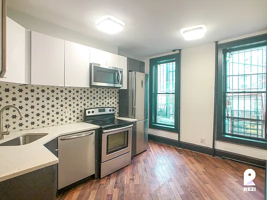 Rented by REZI | media 9