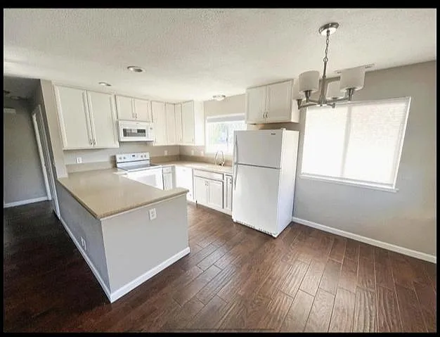 2 bed, 772 sqft, $2,000 — Photo 2