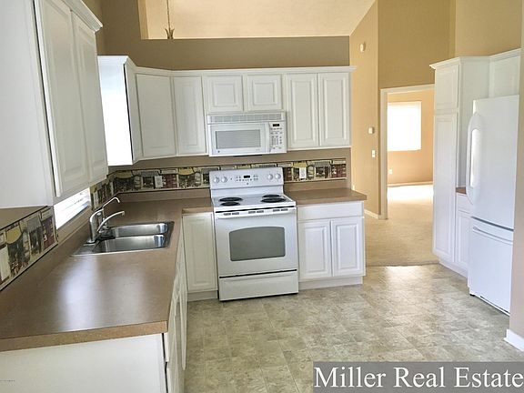 3rd image of 326 E North St #22