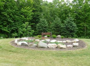 877 Boulder Bluff Ln, Lowell, MI 49331
