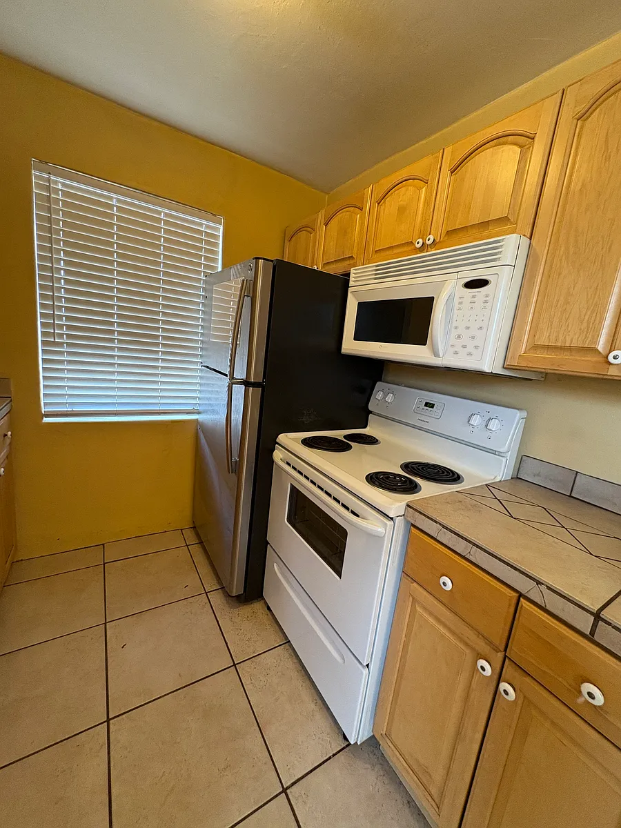 Building Photo - 3608 E Lee St #6