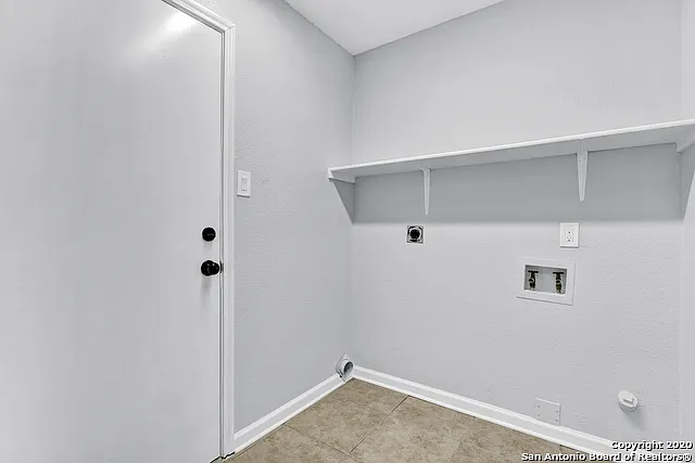 9715 Kashmir Dr — Photo 15