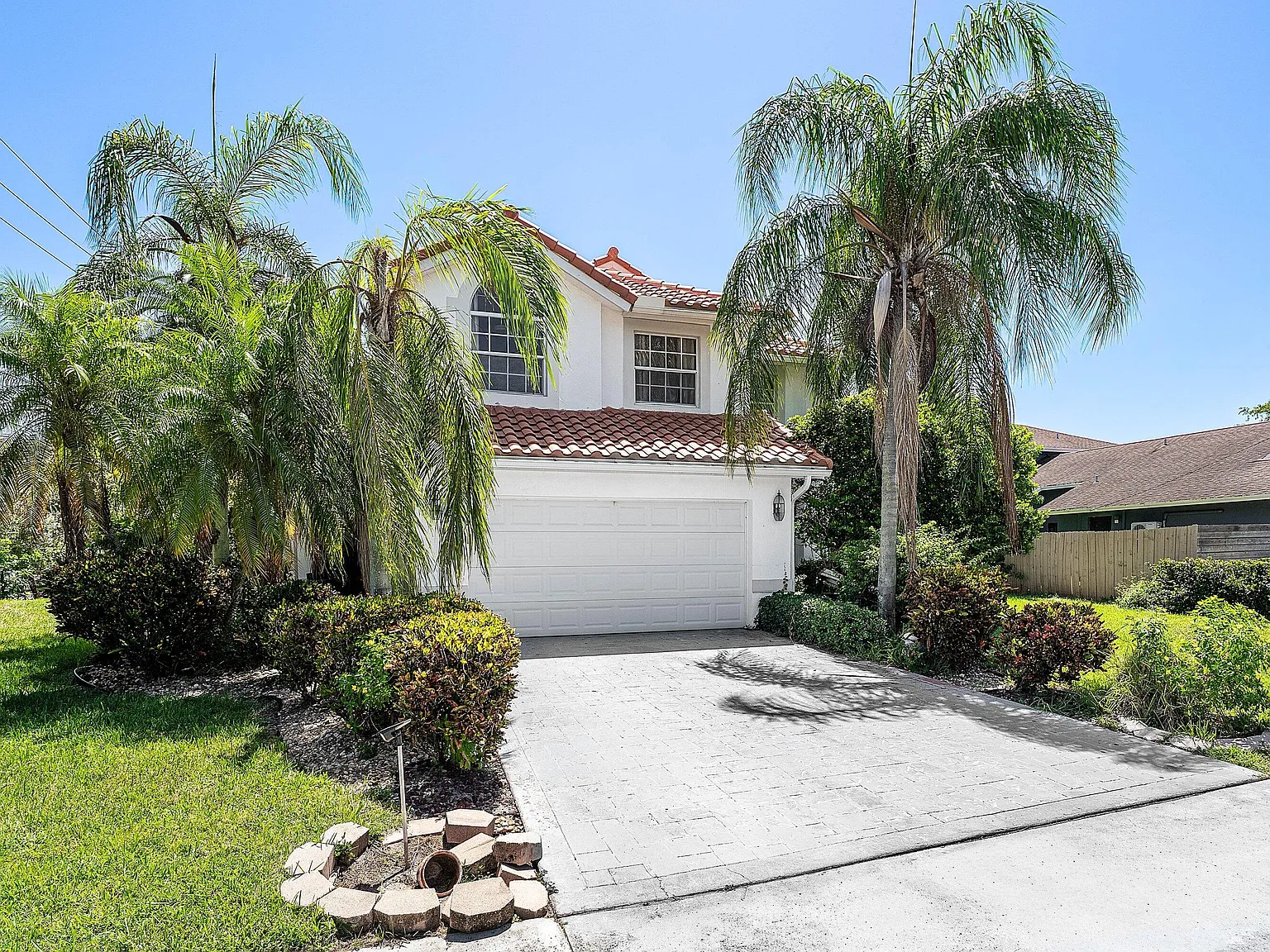4 bed, 3.0 bath, 1957 sqft, $5,500 — Photo 3