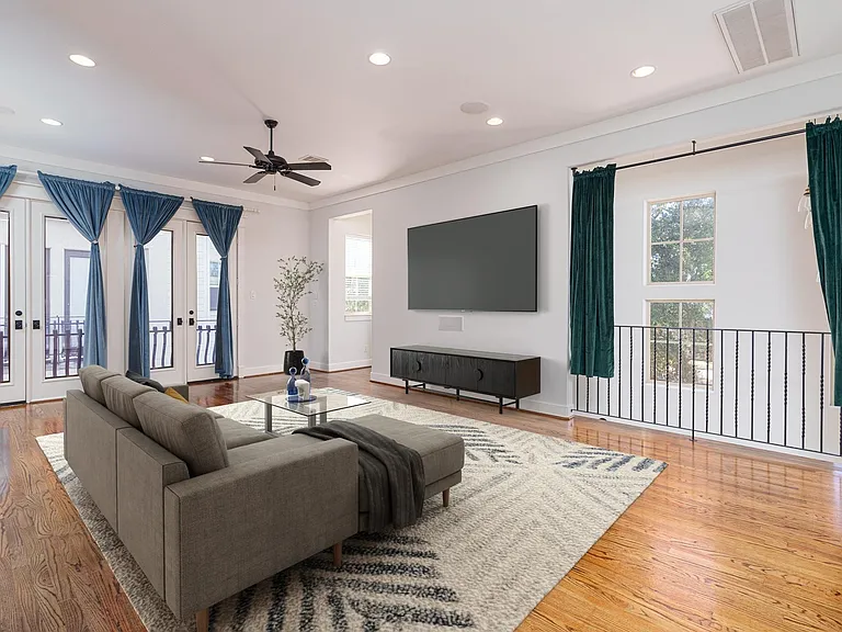 225 Knox St — Photo 10