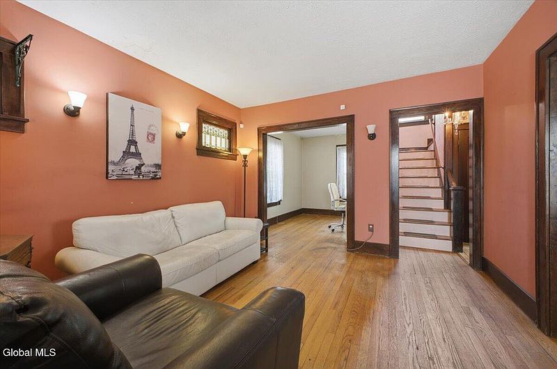 5th image of 65 Lincoln Avenue