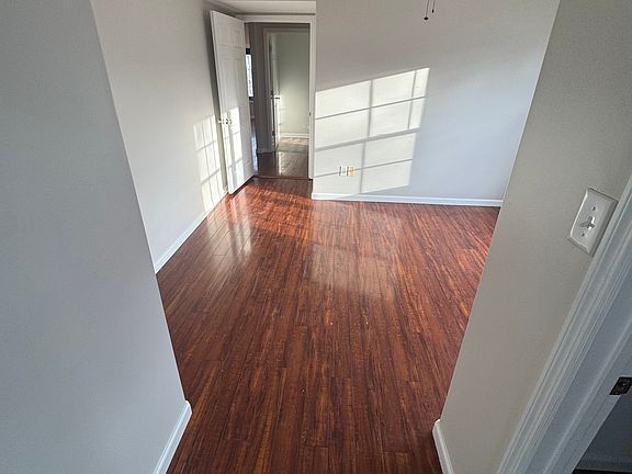 5th image of 214 E Orleans St