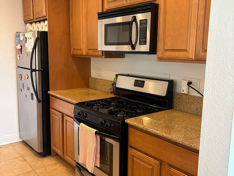 1605 E 2nd St #301 — Photo 31