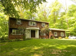 12 Tommys Ln, Norwalk, CT 06850