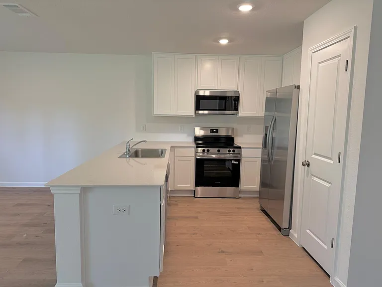 118 Bay Springs Blvd — Photo 3
