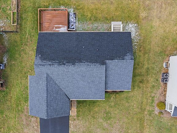 5th image of 82 Latrobe Dr