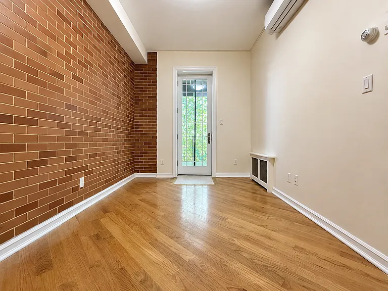 618 Bainbridge St #2 — Photo 15