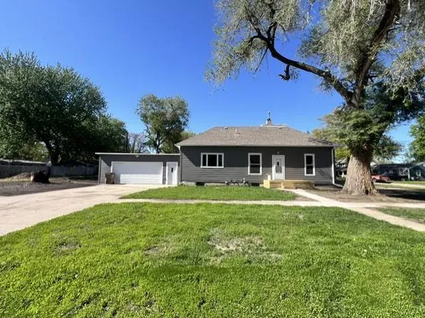 803 11th St, Aurora, NE 68818