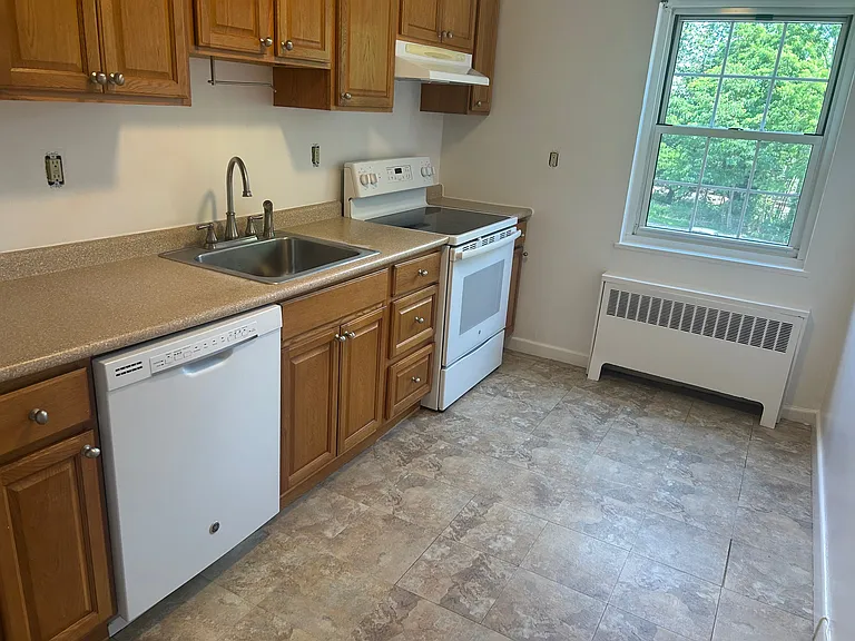 Wedgewood Manor — Photo 23