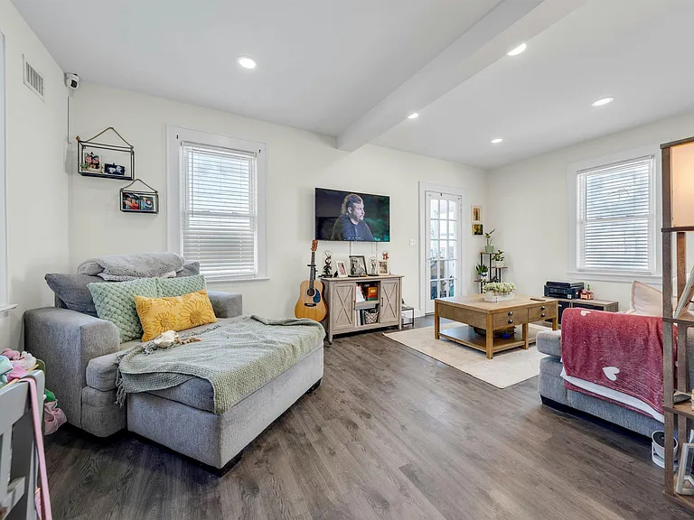 632 Chase Ave #2 — Photo 5