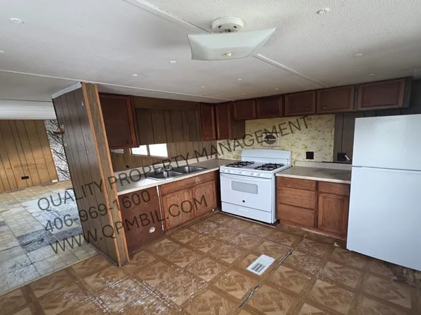 Pinehills Mobile Ct, 1702 Dickie Rd #7-10, Billings, MT 59101
