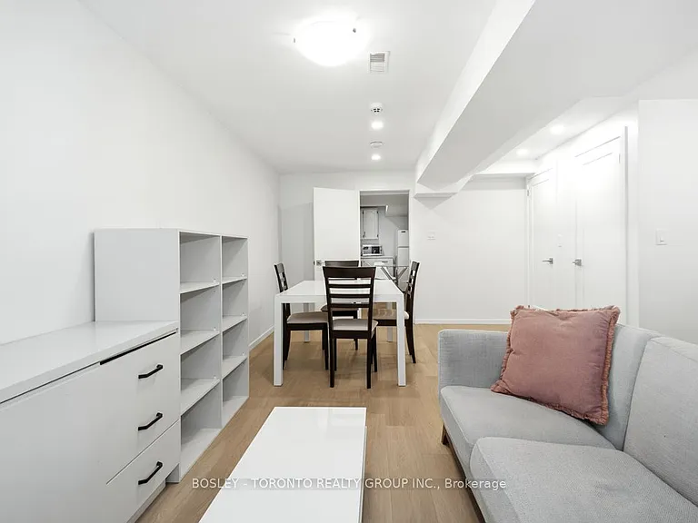 146 Earlscourt Ave #LOWER — Photo 6