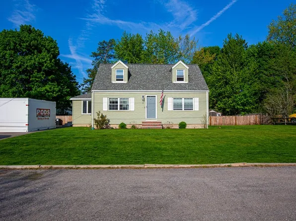 10 Park Ave, Plainville, MA 02762