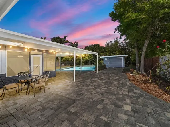 443 Sapphire Dr, Sarasota, FL 34234