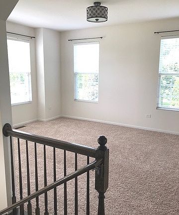 5th image of 2547 Dunraven Ave