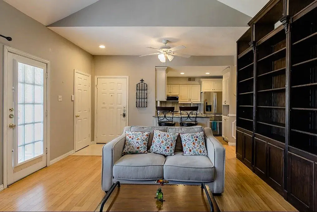 1 bed, 681 sqft, $2,300 — Photo 4