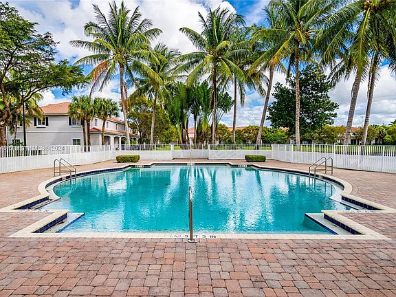 5th image of 2613 SW 82nd Ave #107