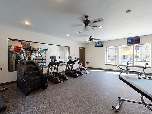 4th image of 2200 Plantation Dr #811