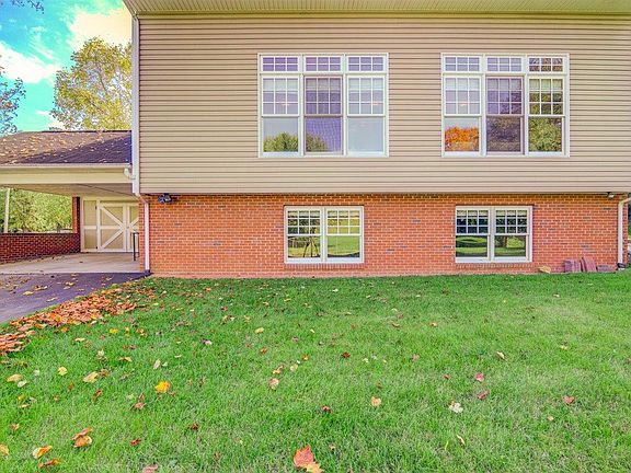 4th image of 1946 Bridle Ln
