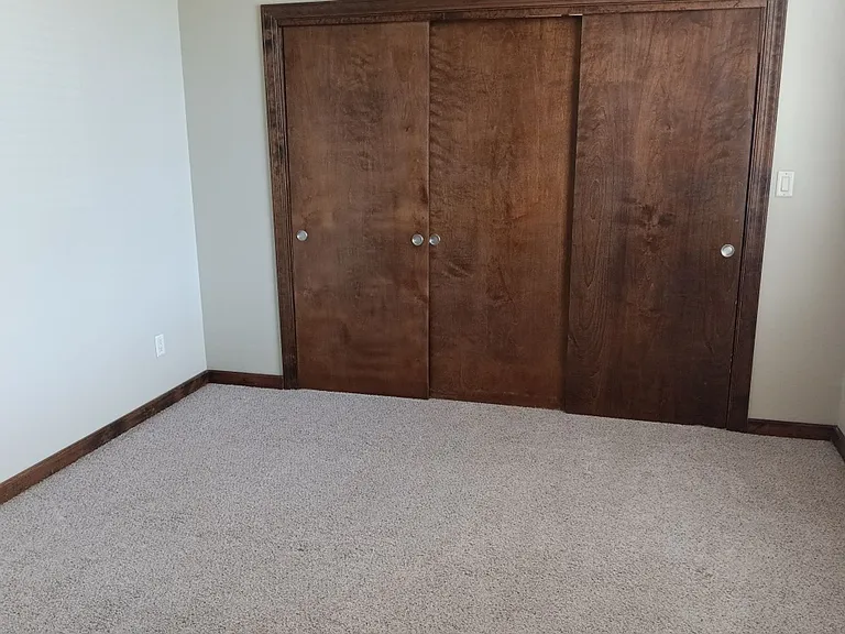 915 Edith Blvd NE — Photo 17