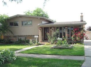 11141 Racine Rd, Warren, MI 48093