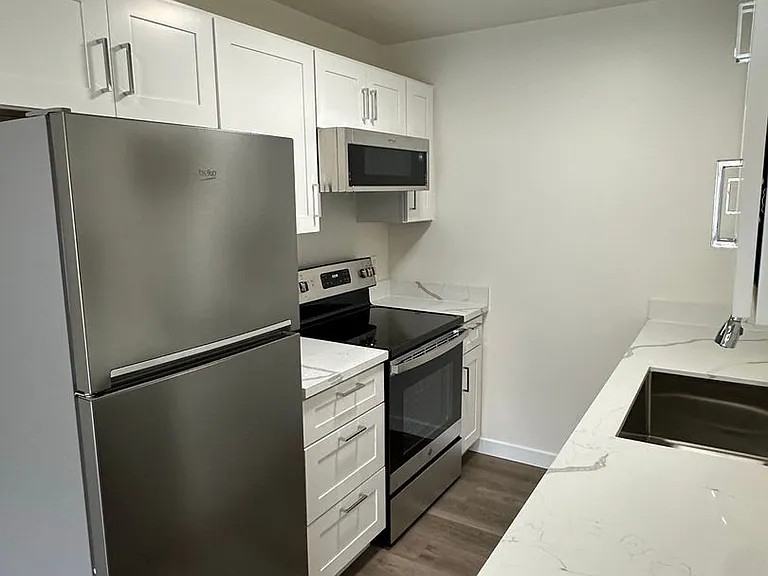 Golden Inca Apartments | Where Comfort Meets Style — Photo 16