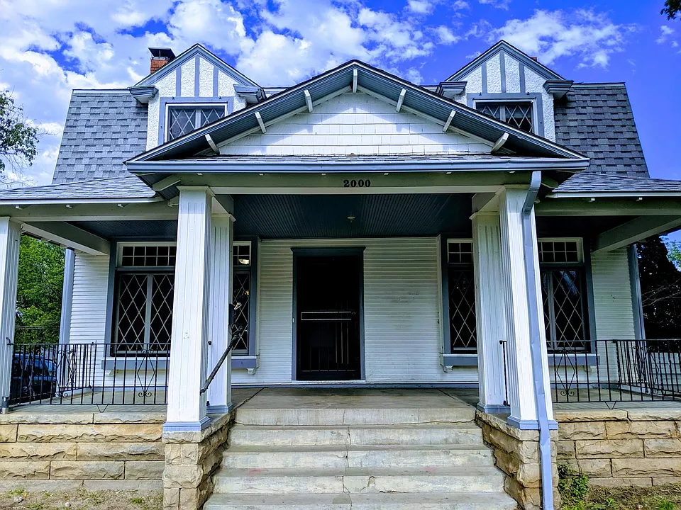2000 8th Ave