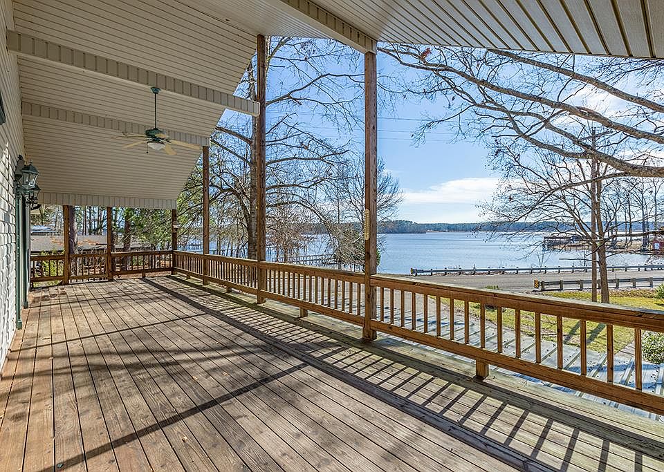 1st image of 121 Forest Dr