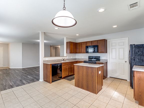 5th image of 812 Becard Dr