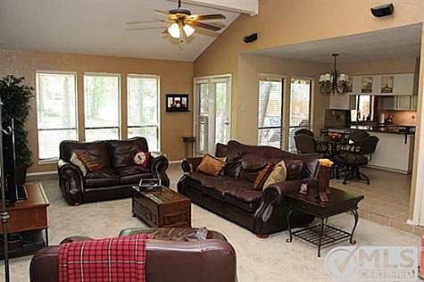 2nd image of 2304 Oakwood Ln