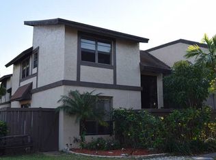 2000 Bayberry Dr #2000, Pembroke Pines, FL 33024