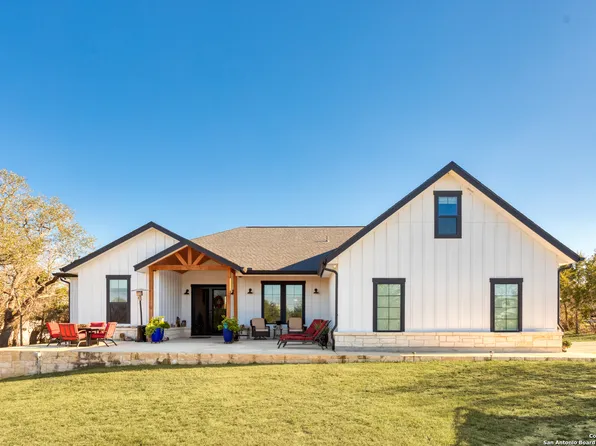 23 Waring Rd., Comfort, TX 78013