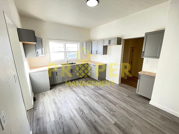 3rd image of 16 W Mumma Ave