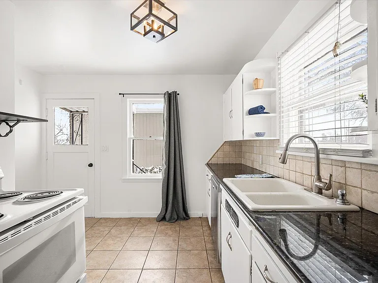 3923 N Walnut St — Photo 9