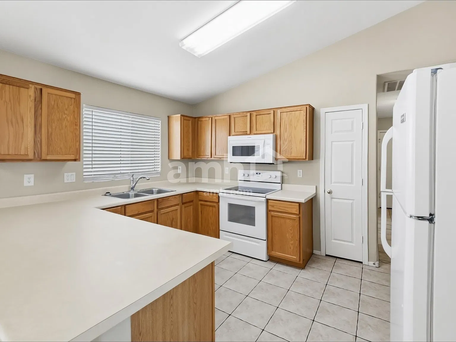 3 bed, 2.0 bath, 1536 sqft, $1,985 — Photo 3