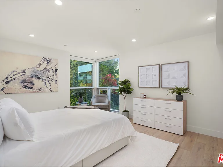 8210 Fountain Ave #302 — Photo 19