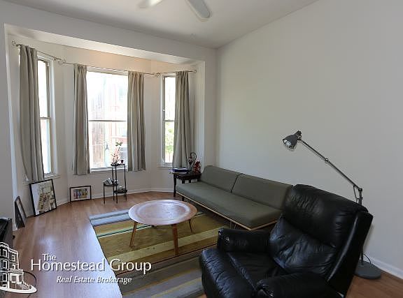4th image of 1473 W Erie St #2FRONT