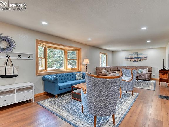 3rd image of 8480 Lakeview Dr