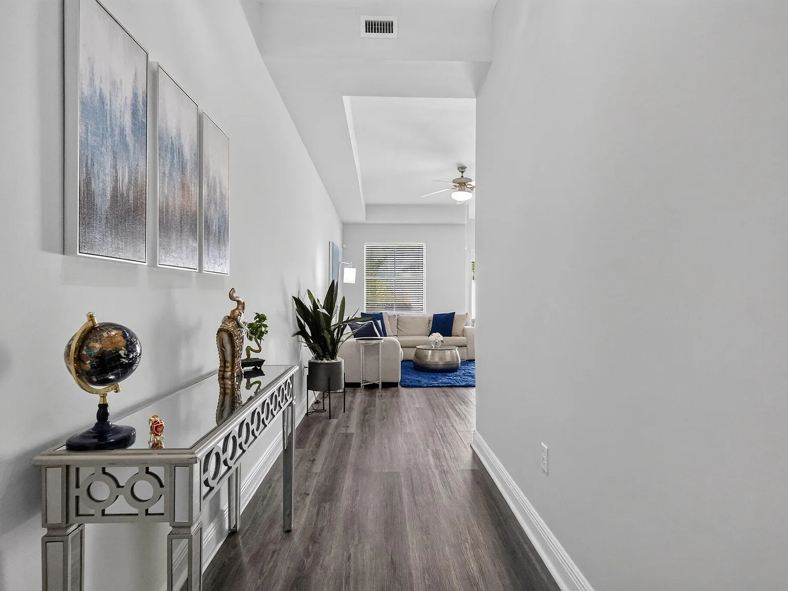 3 bed, 2.5 bath, 1561 sqft, $5,600 — Photo 2