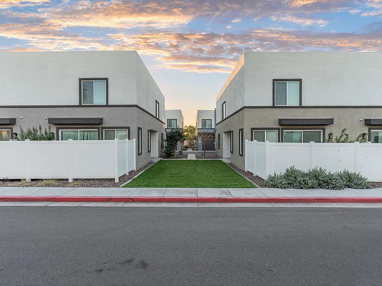 Elevate on Vineyard Townhomes — Photo 5