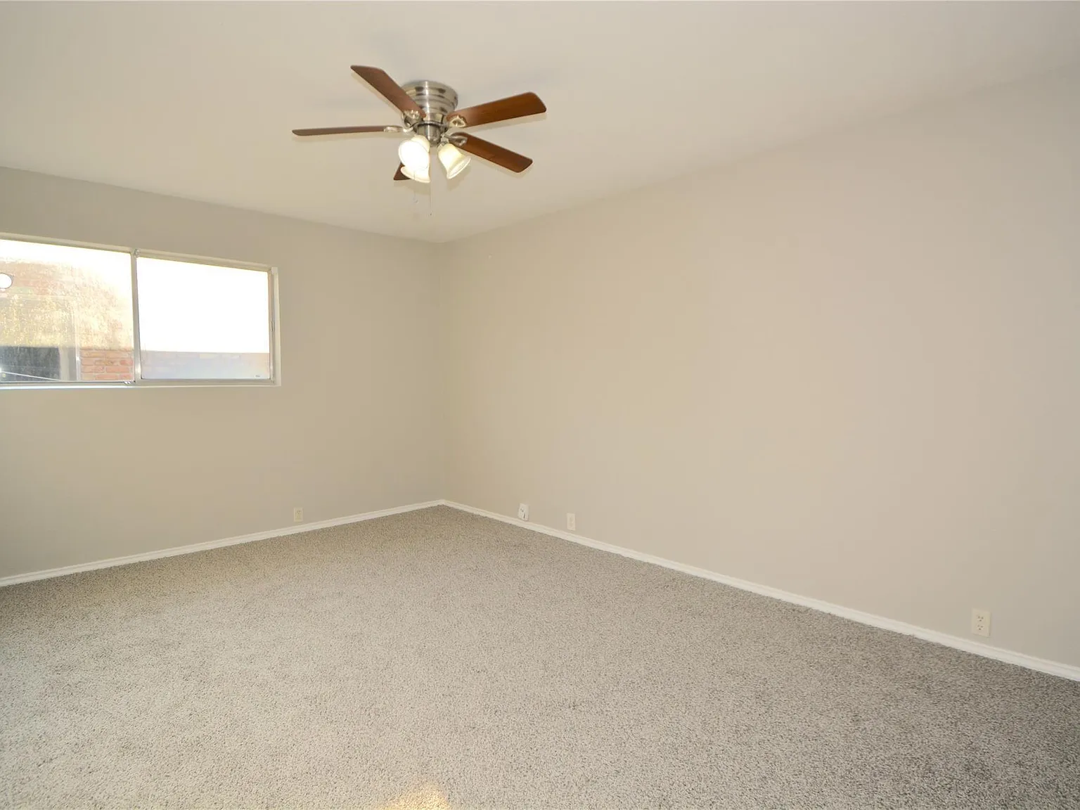 3 bed, 2.0 bath, 1154 sqft, $1,800 — Photo 4